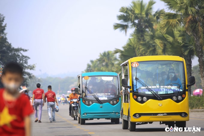 xe dich vu khu di tich den hung tu dong tang gia nhieu nguoi dan nham lan hinh 9