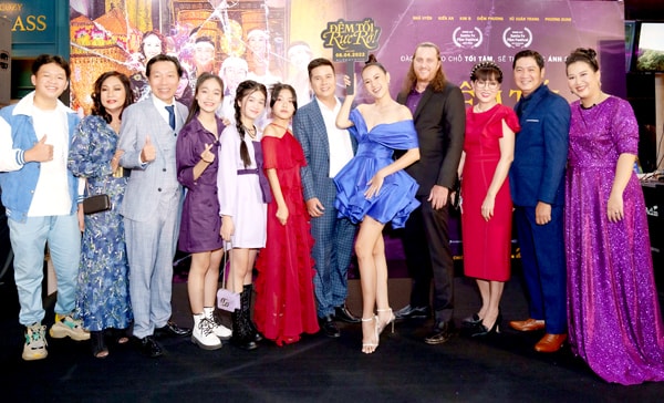 dem toi ruc ro cua nha uyen aaron gay cam xuc manh sau khi cong chieu hinh 2