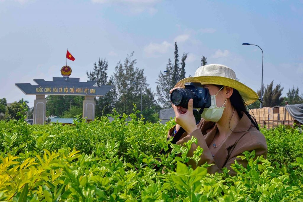 hoi nha bao tinh an giang to chuc cho phong vien di thuc te sang tac ve chu de bien dao hinh 1