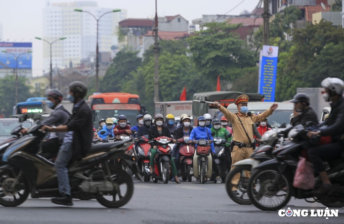 nguoi dan do ve ha noi sau ky nghi le nhieu tuyen duong un u hinh 7