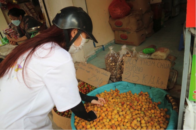 mo vang chua huong dat khach dau mua dan ha noi xep hang cho mua hinh 2