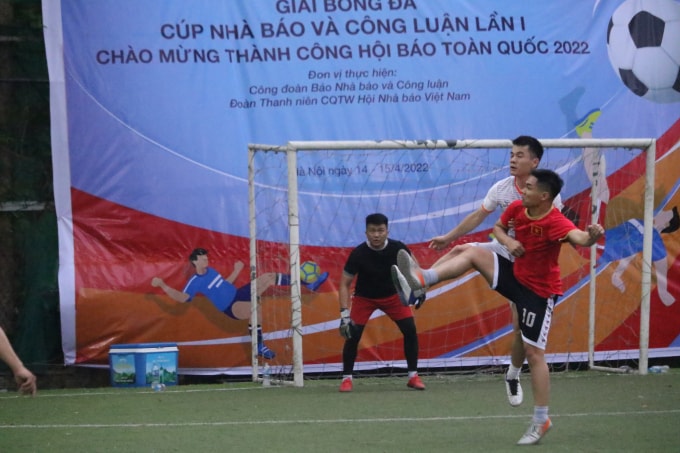 thong tan xa viet nam vo dich giai bong da cup nha bao va cong luan lan i hinh 8