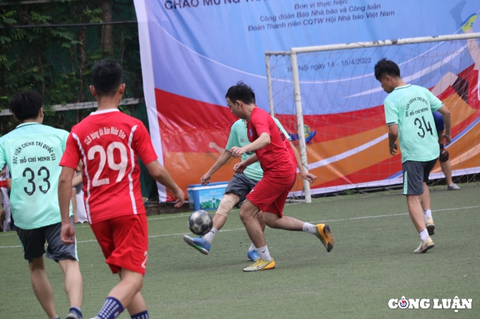 thong tan xa viet nam vo dich giai bong da cup nha bao va cong luan lan i hinh 25