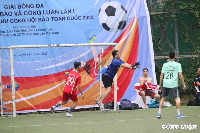 thong tan xa viet nam vo dich giai bong da cup nha bao va cong luan lan i hinh 23