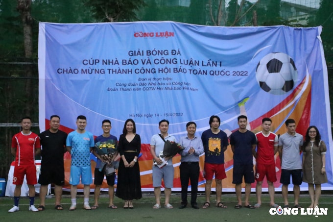 thong tan xa viet nam vo dich giai bong da cup nha bao va cong luan lan i hinh 30