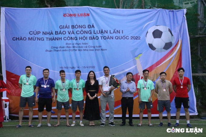 thong tan xa viet nam vo dich giai bong da cup nha bao va cong luan lan i hinh 29