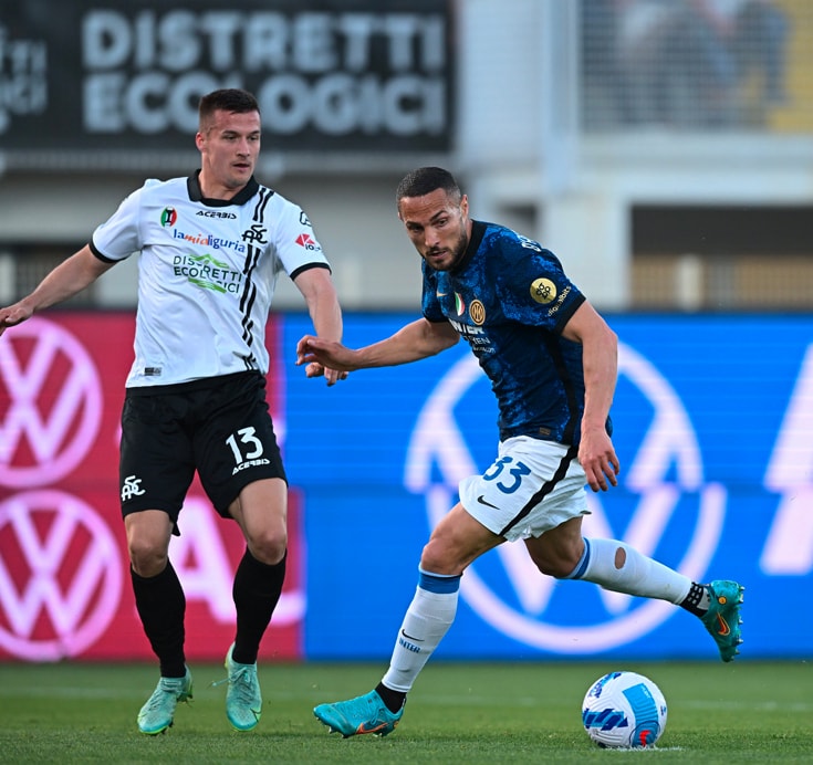 alexis sanchez lap cong giup inter milan danh bai spezia 3 1 hinh 1