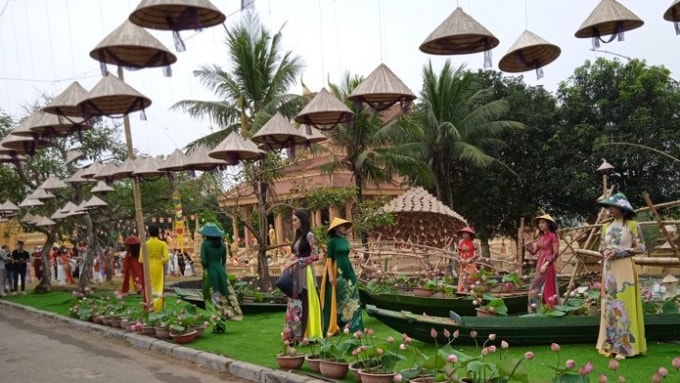 trung bay ton vinh sen trong doi song van hoa viet hinh 10