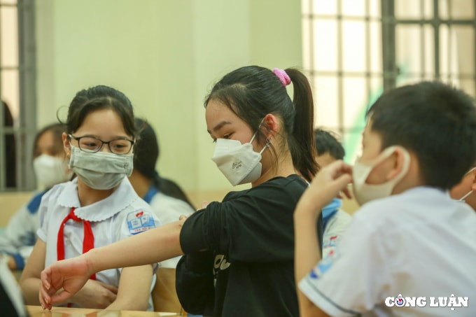 hinh anh tiem vac xin phong covid 19 cho tre tu 5 den duoi 12 tuoi o ha noi hinh 15