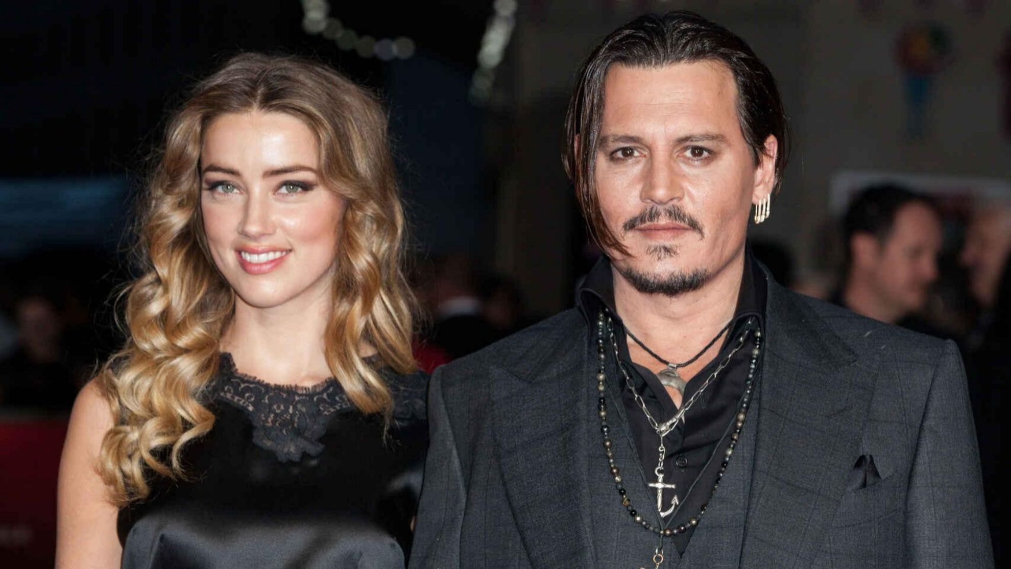 johnny depp va amber heard ra toa moi tinh dep nhung ngan ngui vi nghien ngap va cuong ghen hinh 1