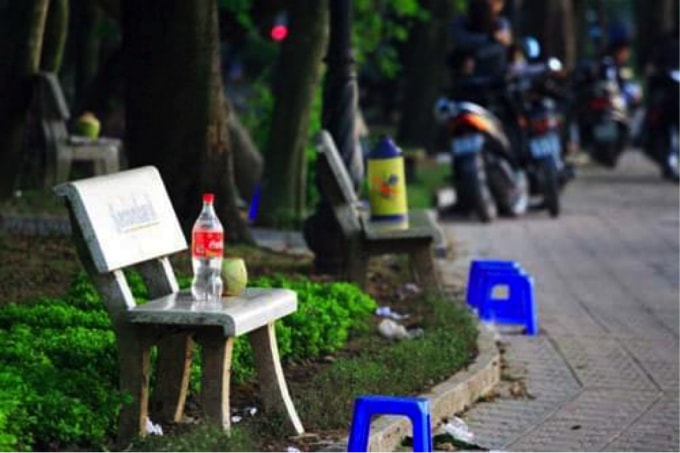 lan chiem ban hang ven ho tay nhieu du khach ngan ngam hinh 2
