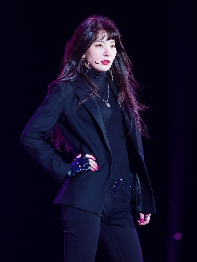 moonbyul seulgi iu va hang loat sao nu quyen ru trong nhung bo vest hinh 2