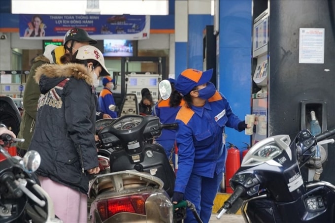 gia xang co the tang manh vao ngay mai sau 3 ky giam lien tiep hinh 1