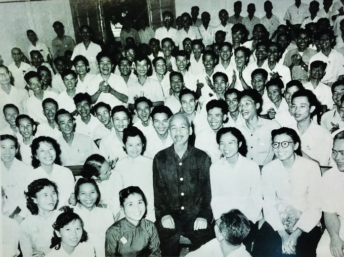 huong ve nguon coi nho on bac ho hinh 1