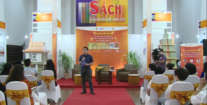 tu sach doi nguoi dan dat tre tho buoc vao the gioi truyen co hinh 2