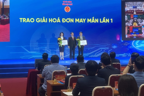 3 khach hang may man trung so khi tham gia chuong trinh hoa don dien tu moi nguoi 50 trieu hinh 1