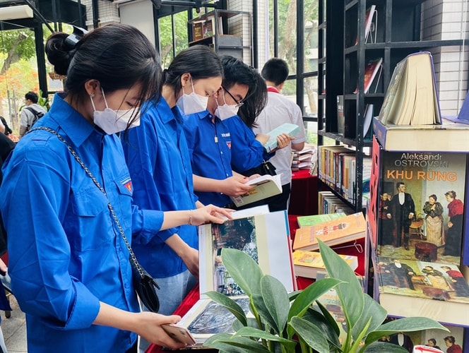 ha noi to chuc nhieu hoat dong huong ung ngay sach va van hoa doc viet nam hinh 4