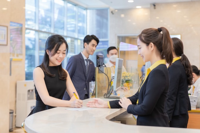ngan hang trien khai chien luoc kep dan dau xu huong cong nghe 40 hinh 1