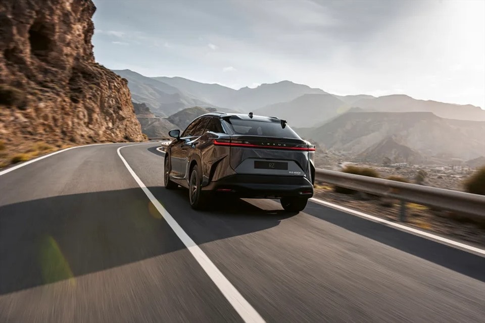 xe dien lexus rz 450e chinh thuc ra mat so huu suc manh 309 ma luc hinh 3