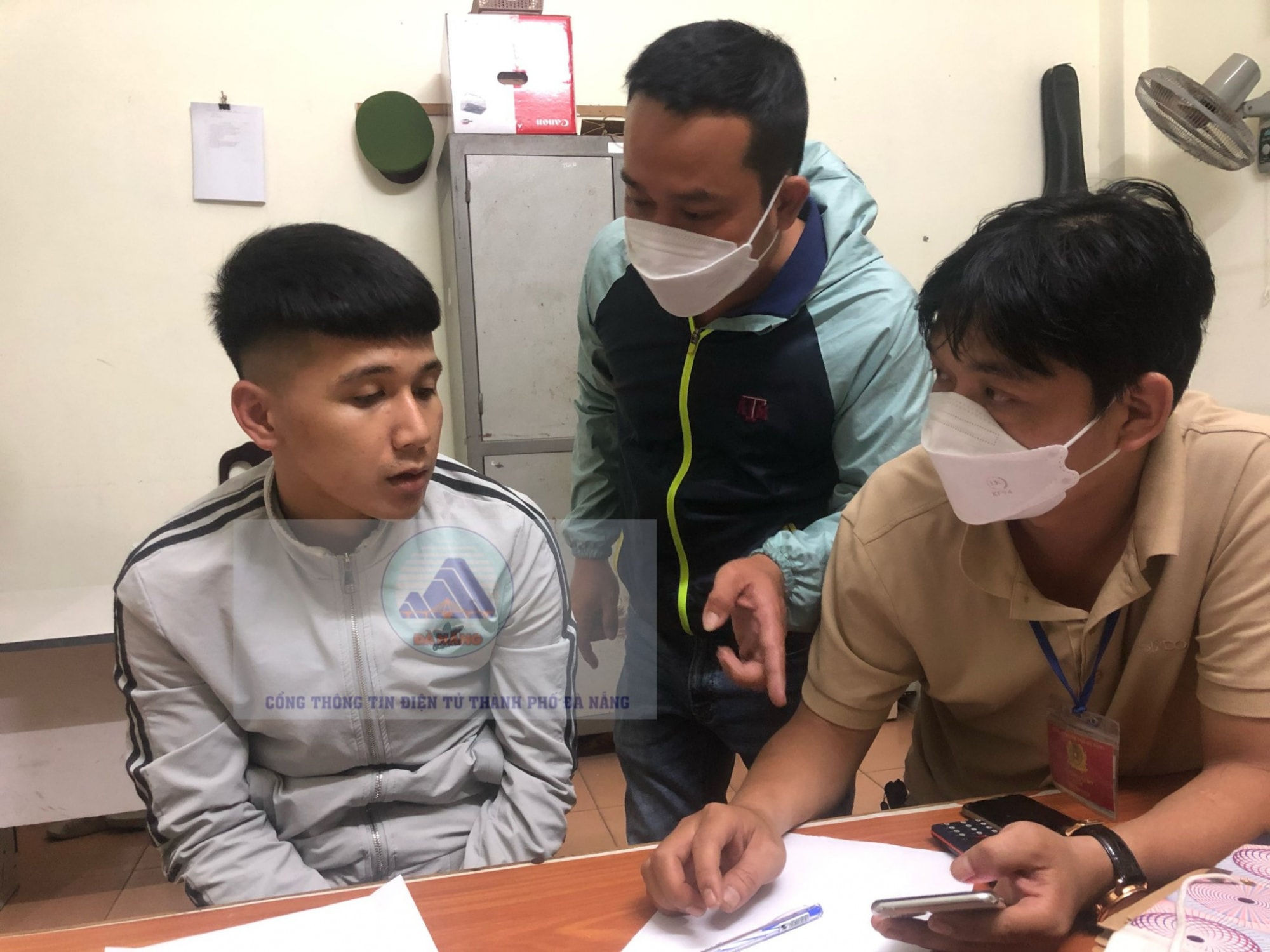 gia lam may bay ba gia dang quang cao san phi cong tre de lua tien hinh 1