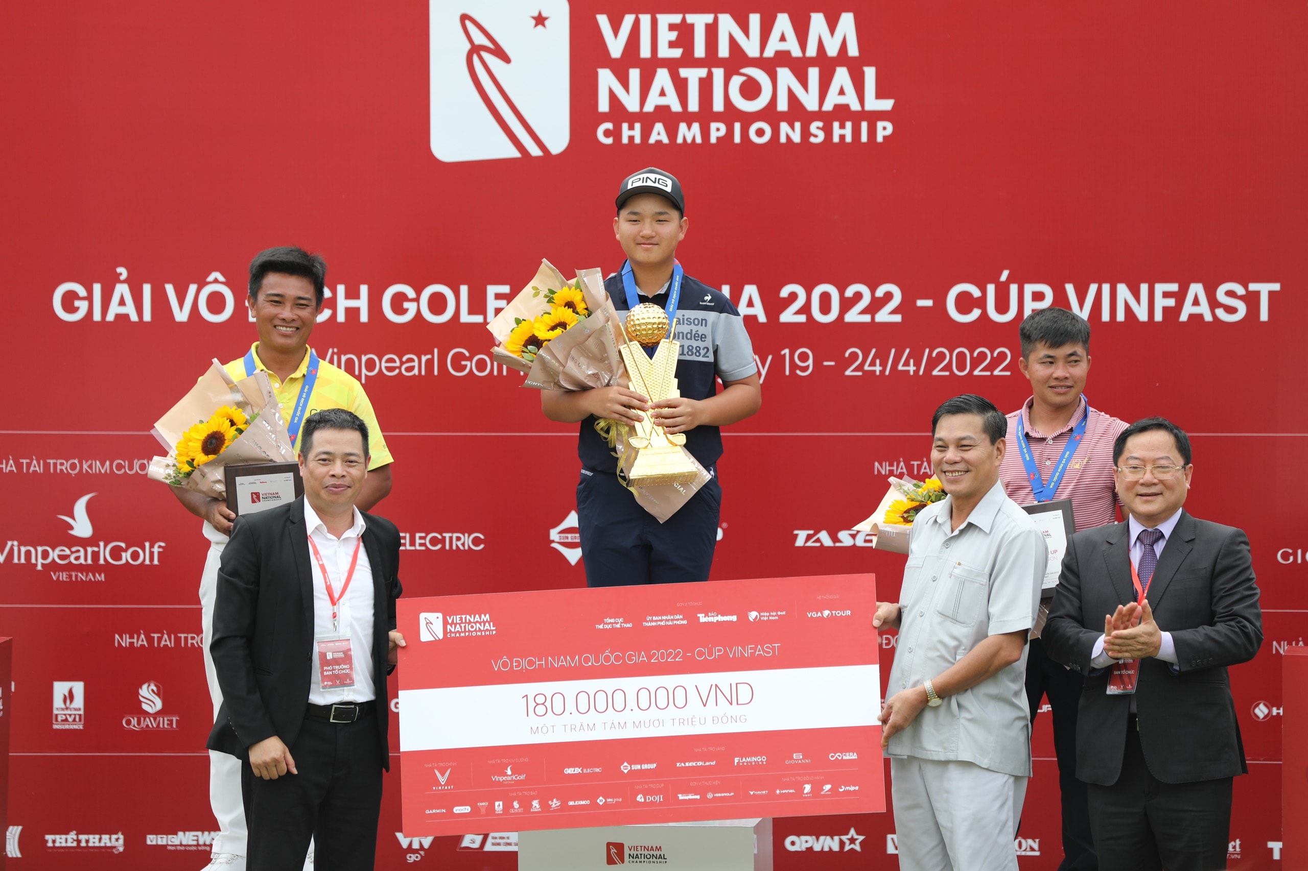 khue minh va anh minh vo dich giai vo dich golf quoc gia 2022 hinh 2