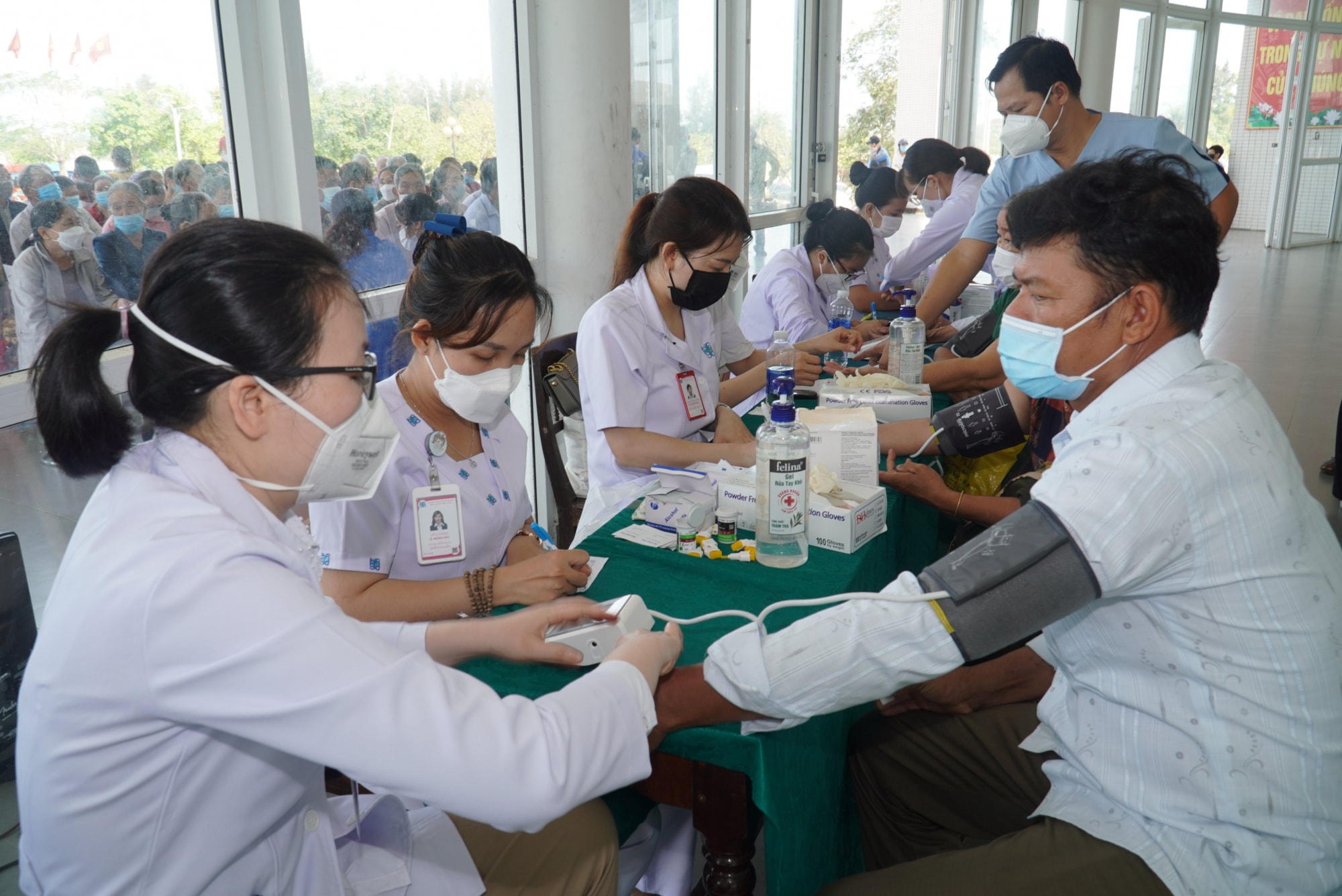 thua thien hue 1000 nguoi co hoan canh kho khan duoc kham chua benh mien phi hinh 1