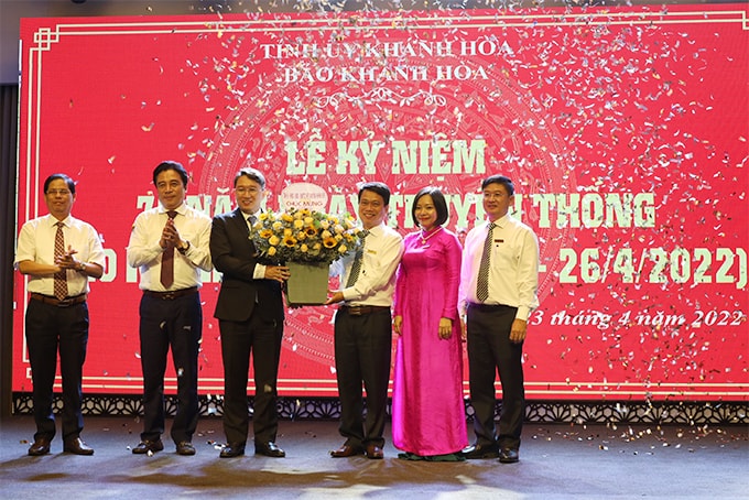 bao khanh hoa doi moi noi dung hinh thuc trinh bay bat kip xu the cua bao chi hien dai hinh 1