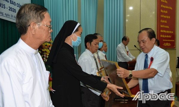 lan toa phuong cham tot doi dep dao trong cac to chuc ton giao o tien giang hinh 2
