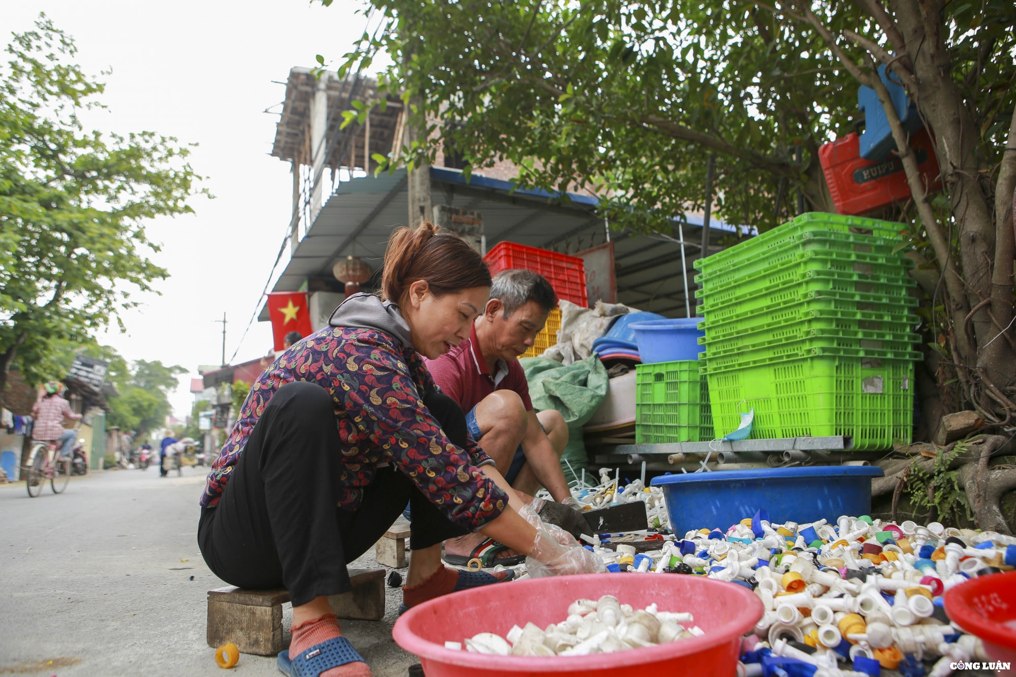 can canh thu phu tai che rac thai nhua lon nhat thanh pho ha noi hinh 14