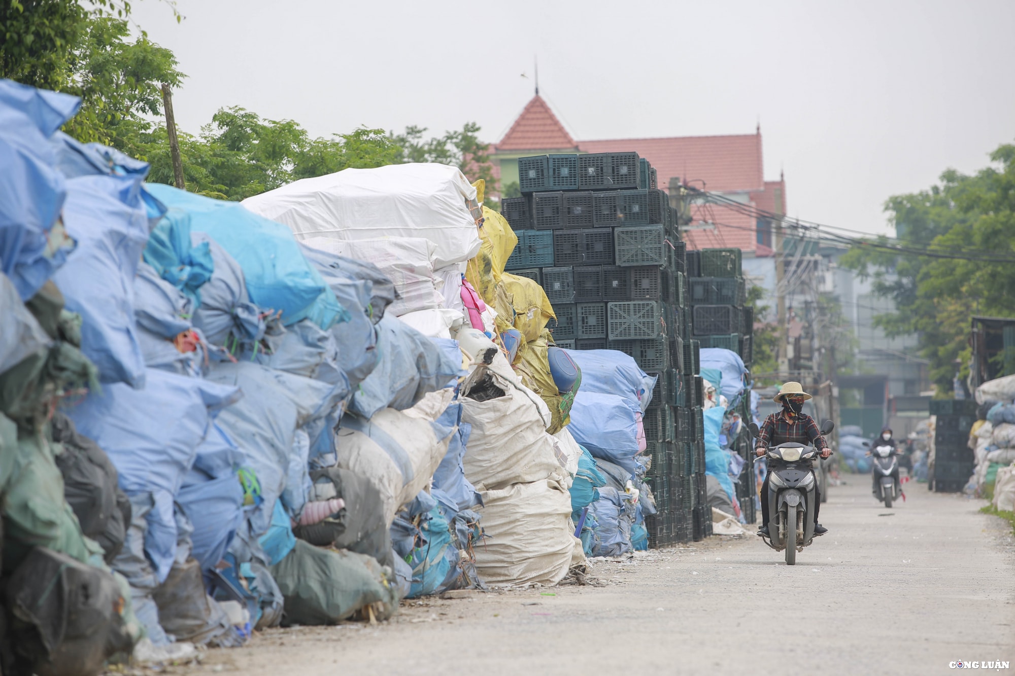 can canh thu phu tai che rac thai nhua lon nhat thanh pho ha noi hinh 4