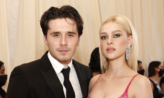 brooklyn beckham khoe nhan kim cuong sau le cuoi voi con gai ty phu hinh 1