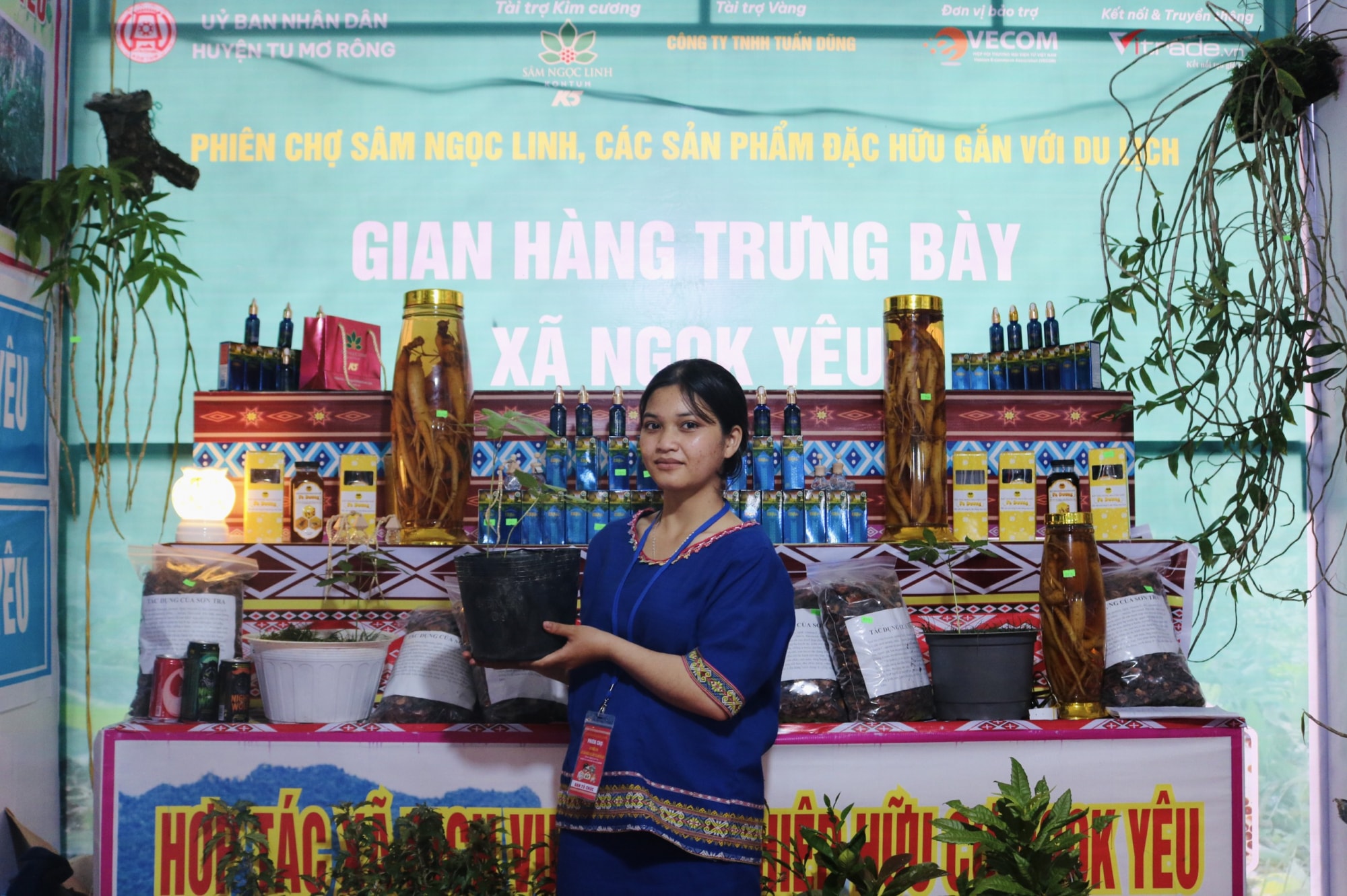 kon tum to chuc phien cho sam ngoc linh gan voi quang ba tiem nang du lich hinh 1