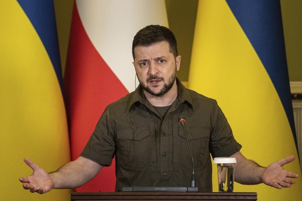 ukraine keu goi vu khi hang nang khi cac bo truong my den tham kiev hinh 1