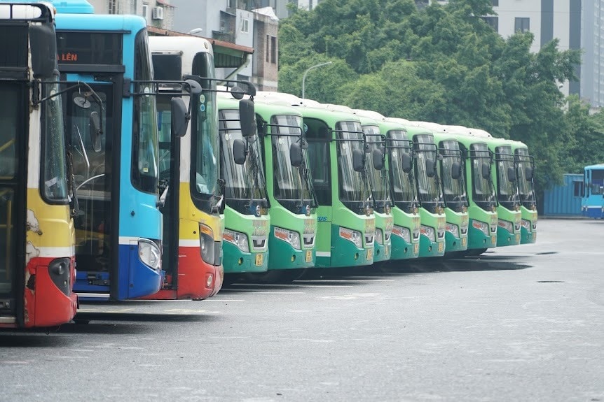 ha noi chay tang cuong xe buyt phuc vu nguoi dan di lai dip nghi le 30 4 hinh 1