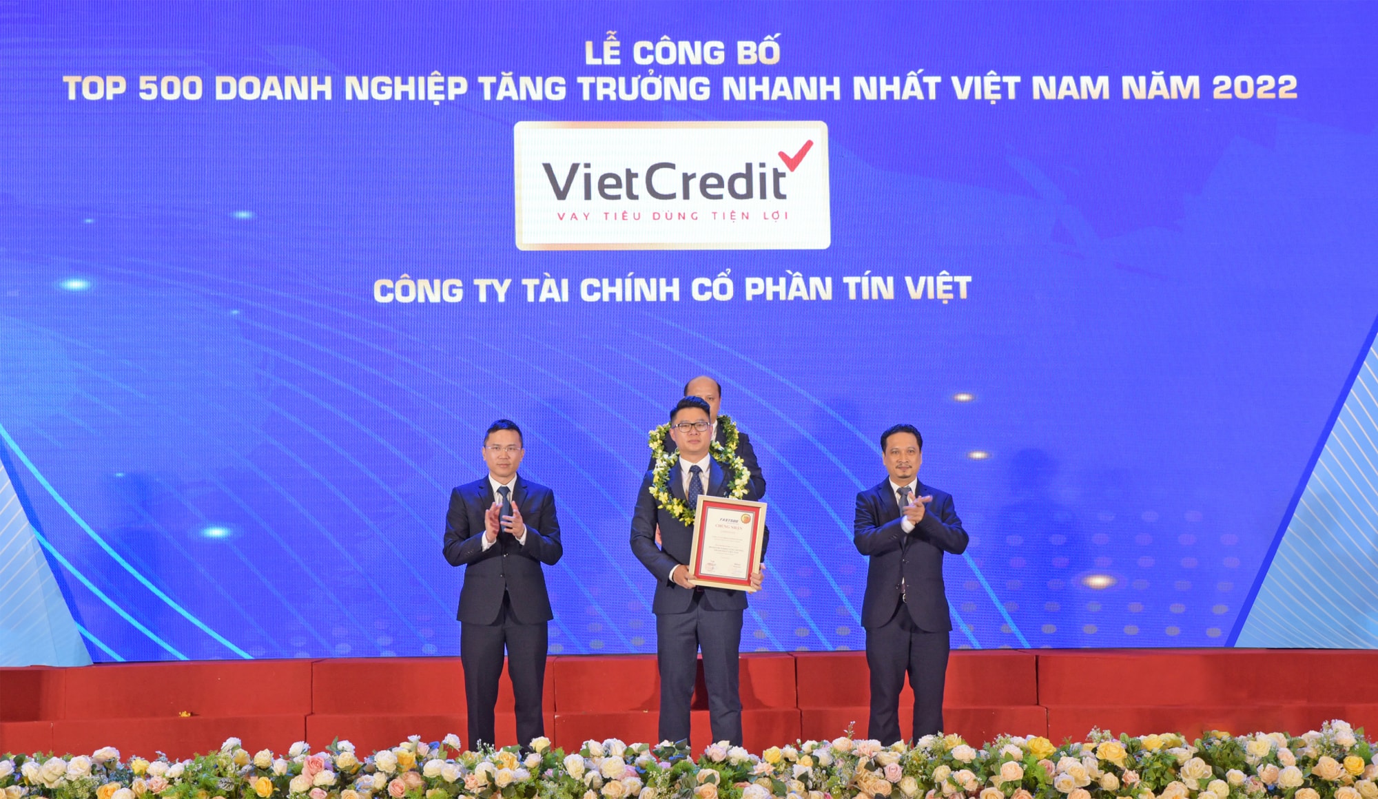vietcredit la cong ty tai chinh duy nhat vao top 10 bang xep hang fast500 hinh 2