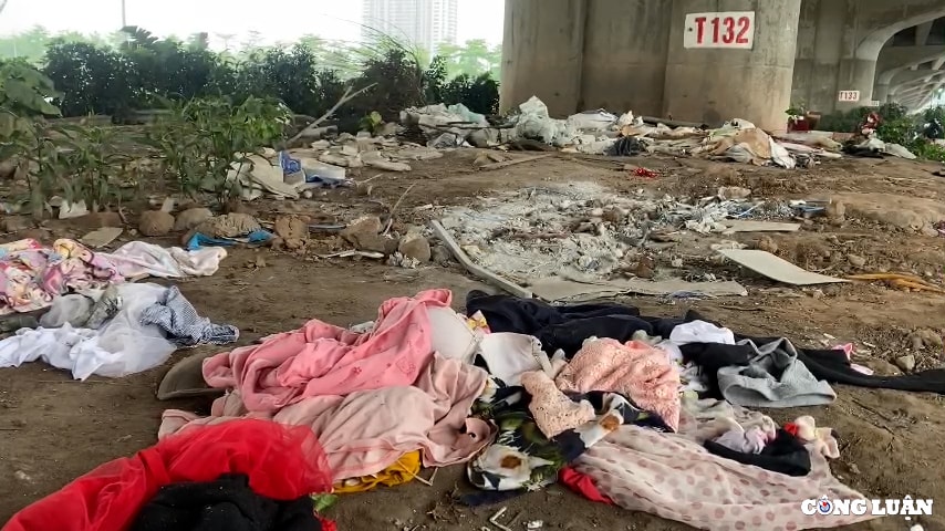 dai phan cach duong vanh dai 3 ha noi bi bien thanh bai do rac hinh 5