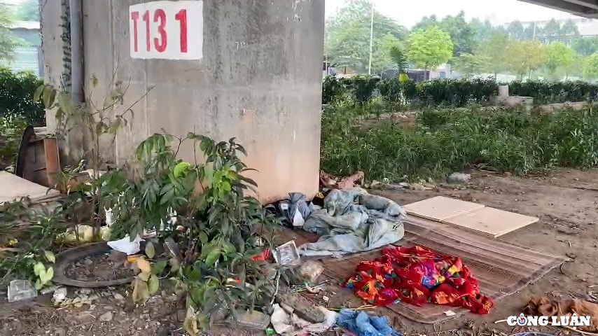 dai phan cach duong vanh dai 3 ha noi bi bien thanh bai do rac hinh 10