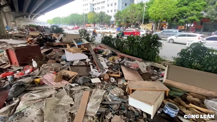 dai phan cach duong vanh dai 3 ha noi bi bien thanh bai do rac hinh 7
