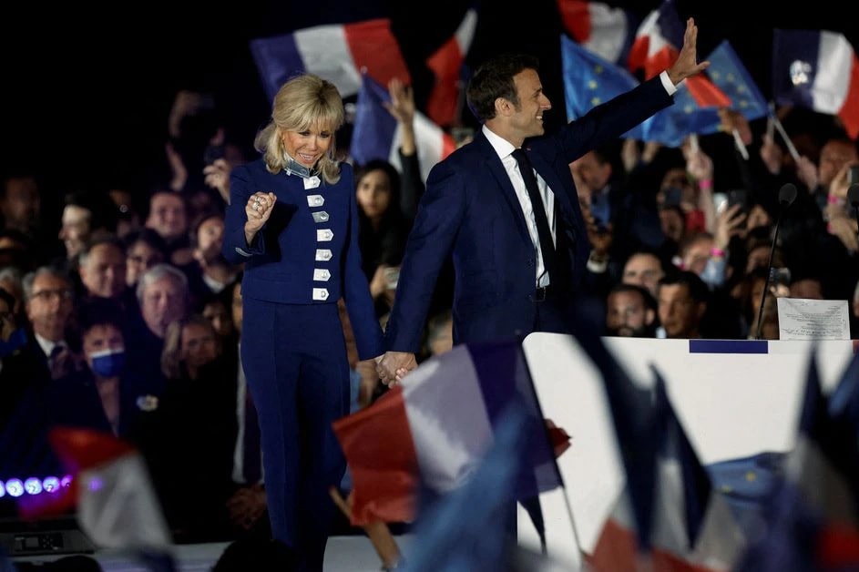hau bau cu phap khong co tuan trang mat cho tong thong macron hinh 4