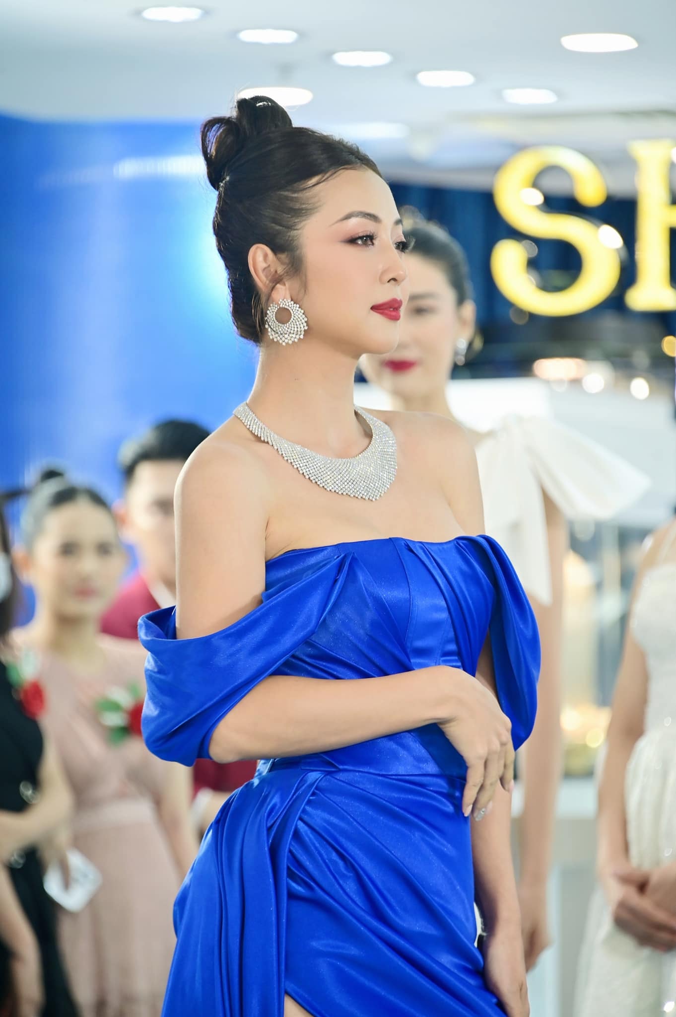 hoa hau jennifer pham dep rang ngoi o tuoi 37 hinh 11