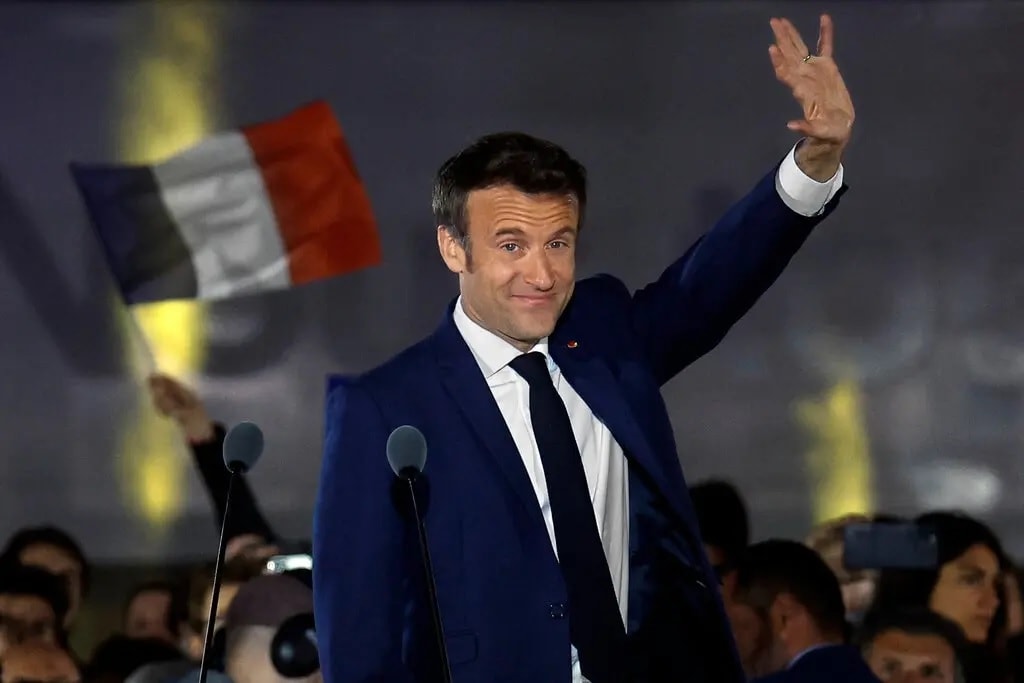 hau bau cu phap khong co tuan trang mat cho tong thong macron hinh 1