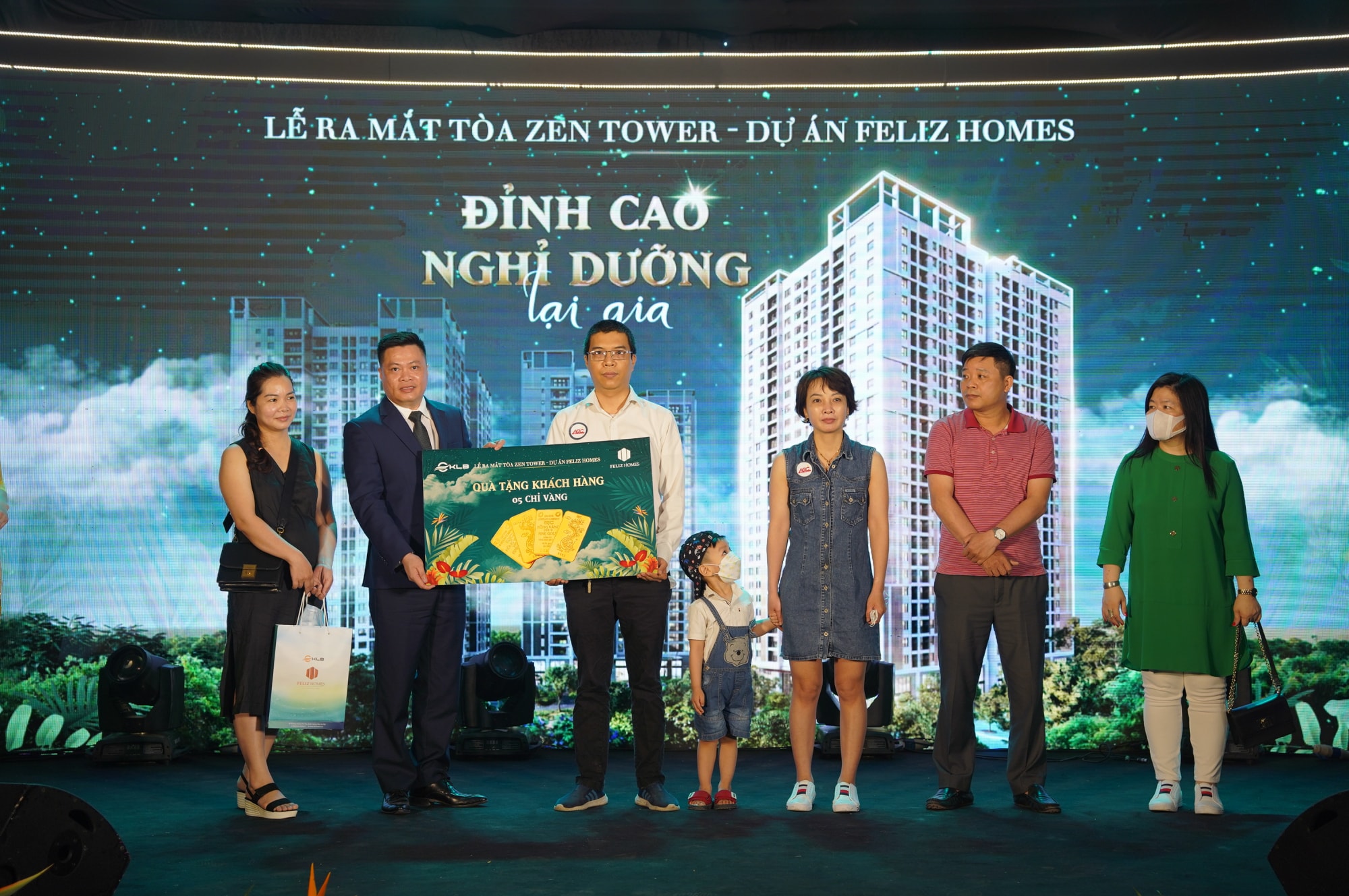 soi dong giao dich tai le mo ban toa thap xanh zen tower feliz homes hinh 2