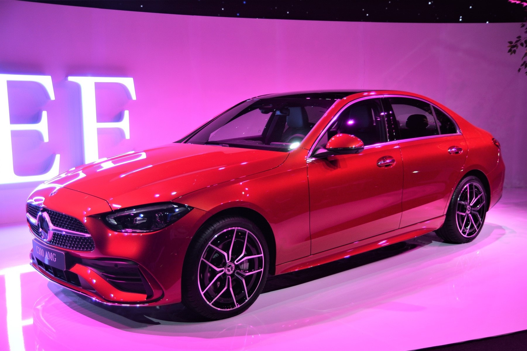mercedes benz c class 2022 ra mat viet nam co 4 phien ban gia tu 1669 ty dong hinh 1