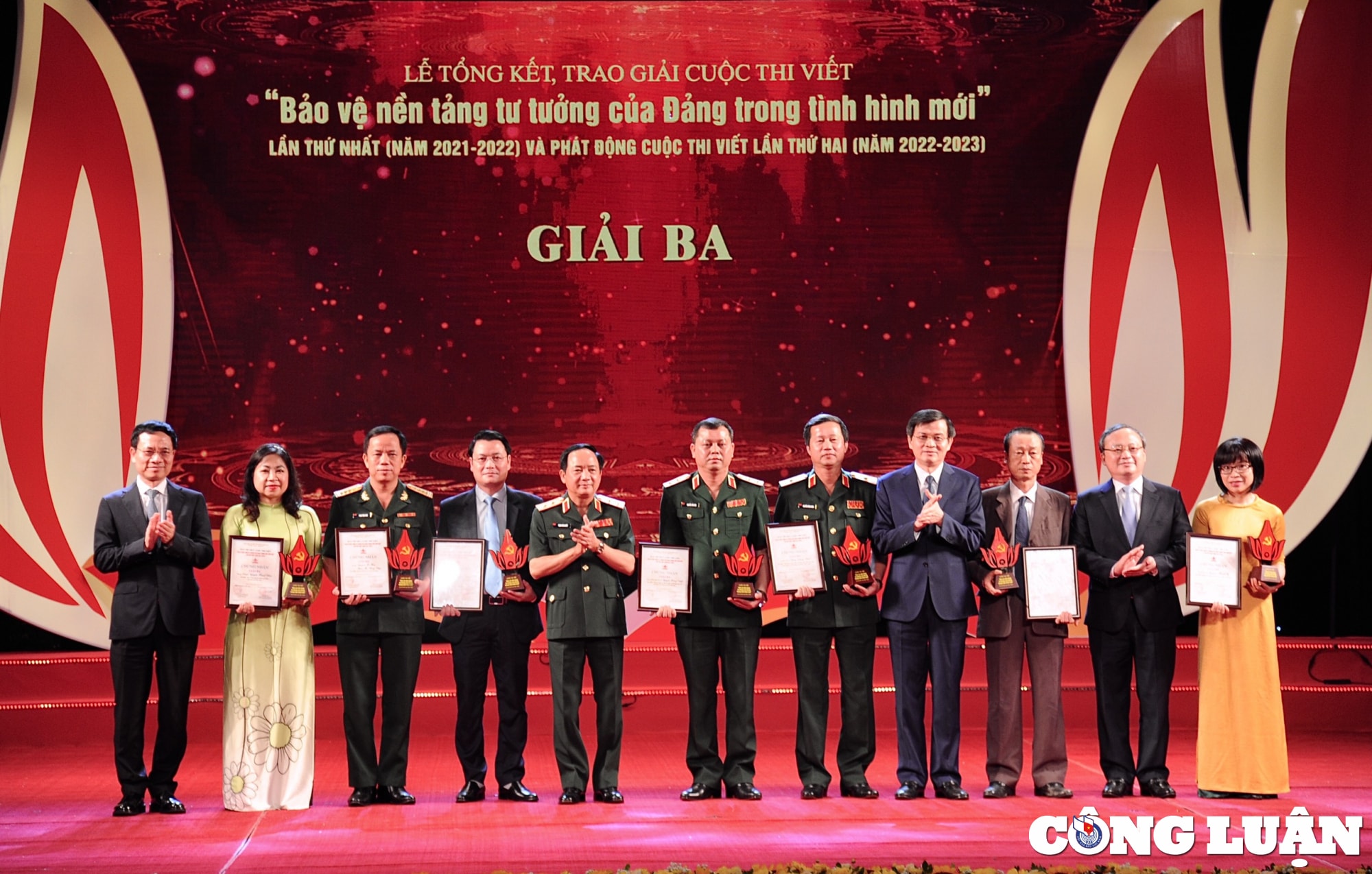 cung co niem tin cua toan dang toan dan toan quan ta vao nhung gia tri nen tang tu tuong cua dang hinh 4