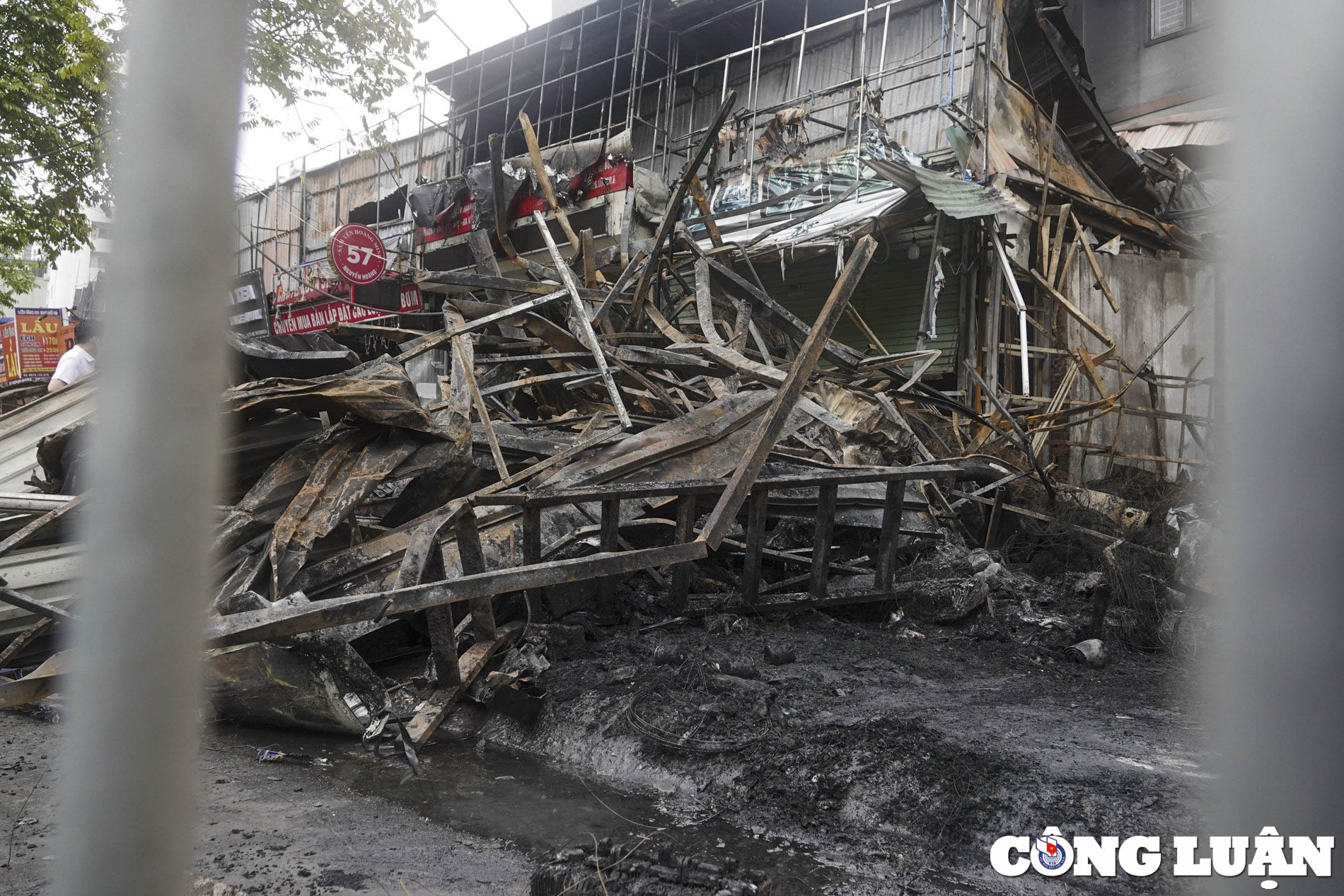 ha noi chay lon tren duong nguyen hoang luc rang sang nhieu tai san bi thieu rui hinh 2