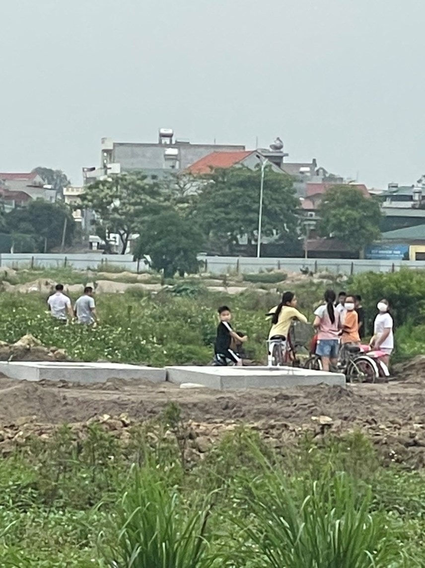 thieu ta cong an tinh hai duong cuu hai chau be thoat khoi mieng ha ba hinh 2