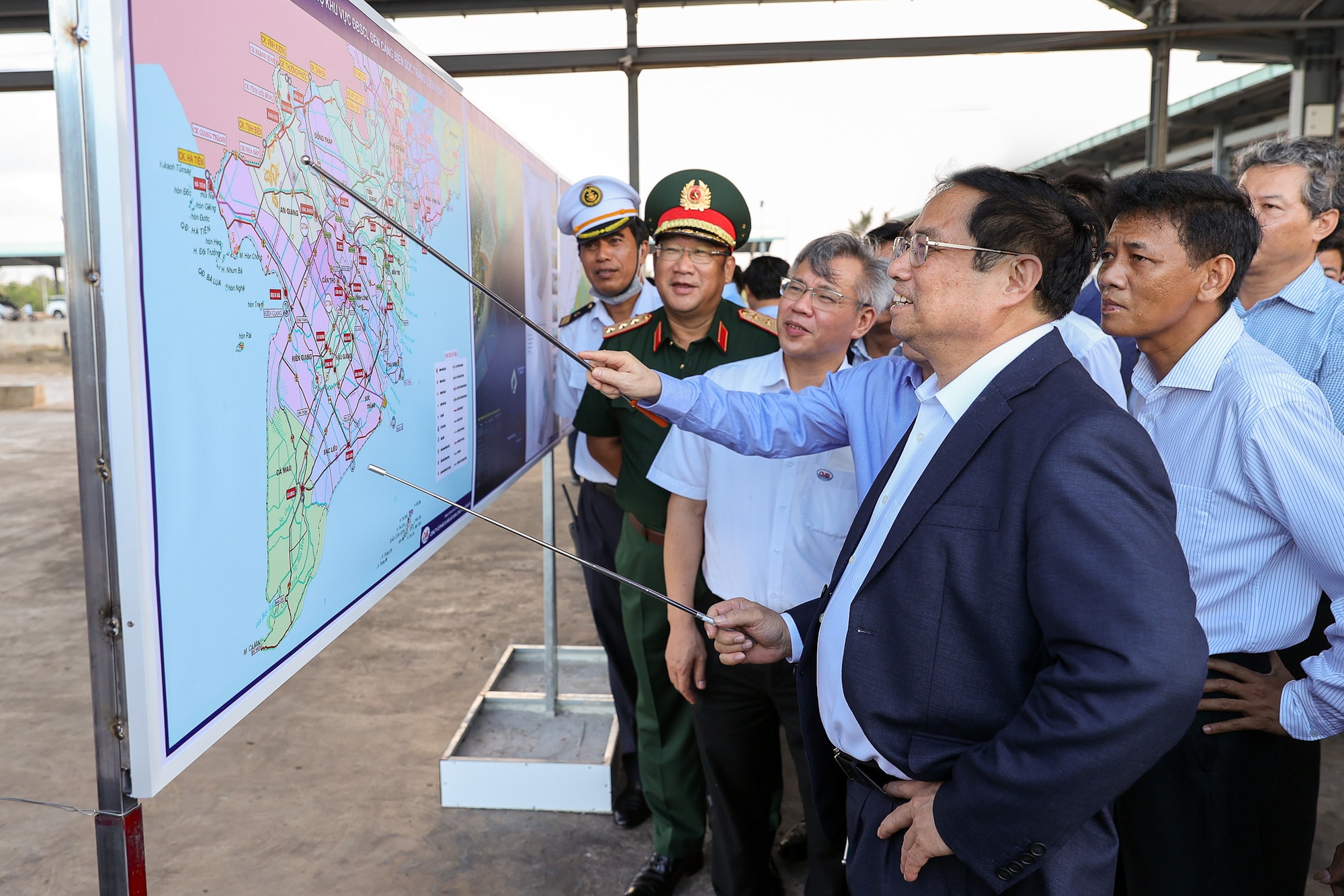 thu tuong pham minh chinh khao sat khu quy hoach cang lon nhat dong bang song cuu long hinh 2