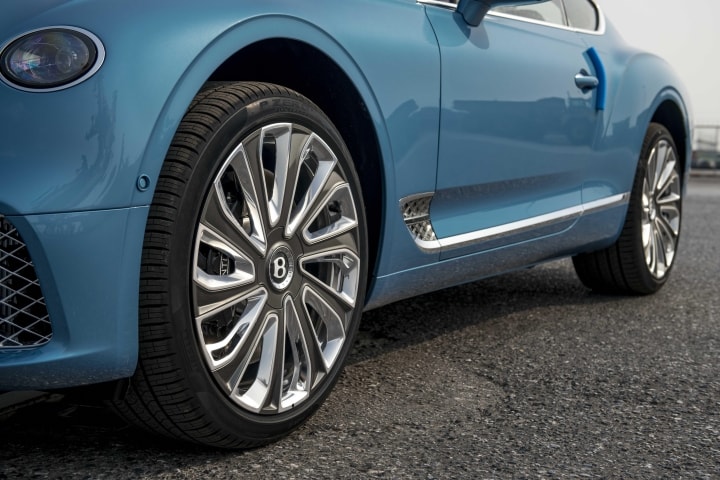 can canh bentley continental gt v8 mulliner dau tien tai viet nam hinh 4