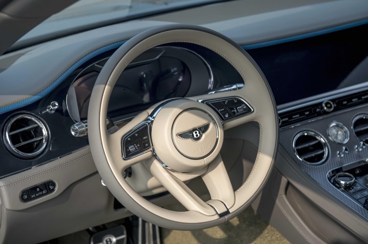 can canh bentley continental gt v8 mulliner dau tien tai viet nam hinh 6