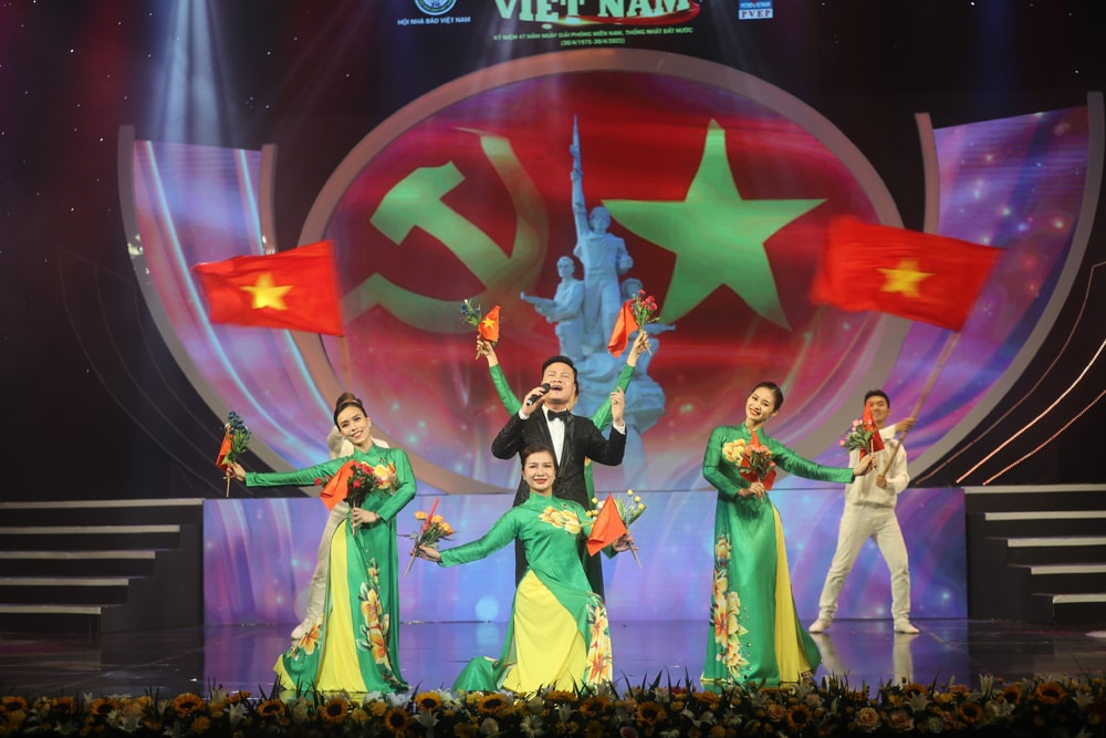 hao khi viet nam ton vinh bieu tuong sang ngoi cua chu nghia anh hung cach mang hinh 3